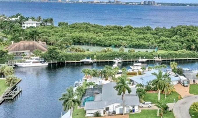 Lochmoor Waterway Estates Casa | Sunny Canal-Front Home w/ Lanai & Grill!