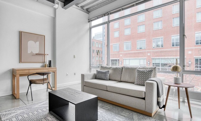 Central Square Apartamento | Sunny Central Square Jr 1BR w/ W/D & Gym, nr Central T, by Blueground