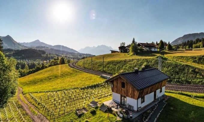 Fieberbrunn Casa | Sunny chalet in secluded location with vineyard