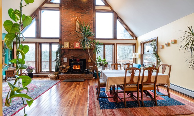 Ashfield Chalet De Esquí | Sunny Chalet Nestled in the Woods of Ashfield