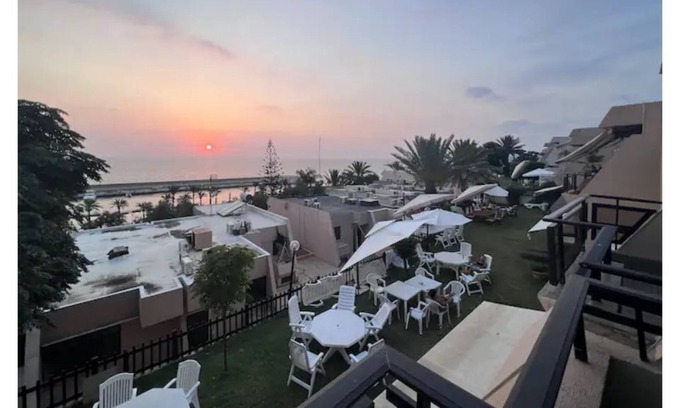 Byblos Apartamento | Sunny Chalet with Pool access
