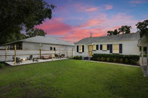 Oakford Park Casa | Sunny Citrus Escape Min to Midtown & Dog-Friendly