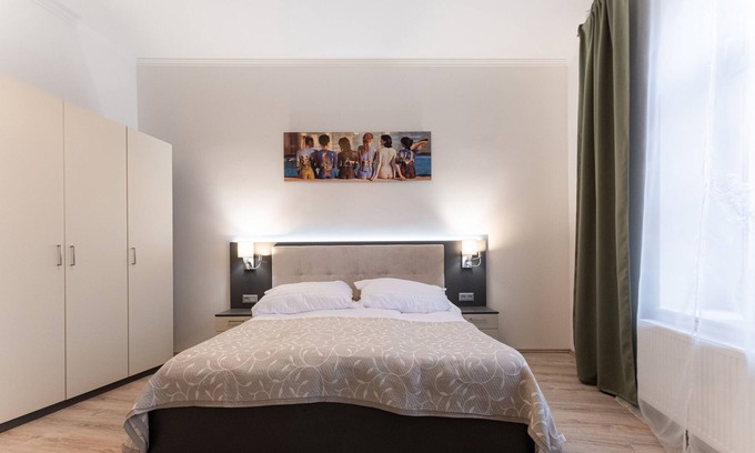 Palmovka Apartamento | Soleado, cerca del centro con cocina privada, baño, TV y lavadora Apt