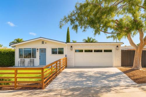 North Clairemont Casa | Sunny Coastal Escape Large 3br Home Sleeps 8