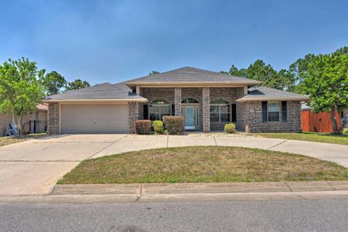 Navarre Casa | Sunny Coastal Getaway 5 Mi to Navarre Beach!