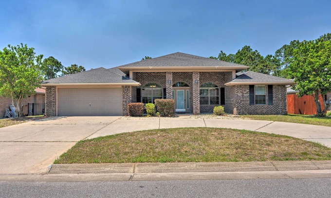 Navarre Casa | Sunny Coastal Getaway 5 Mi to Navarre Beach!