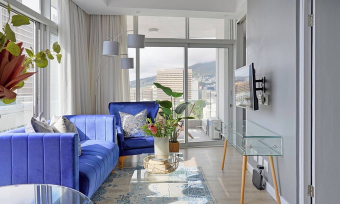 Foreshore Apartamento | Sunny Corner Apartment with 180° Ocean, City & Mountain Views