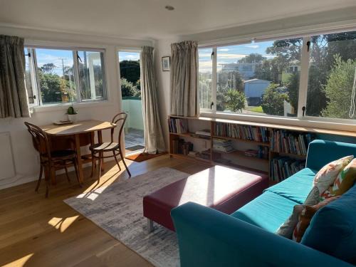 Paekakariki Apartamento | Sunny cosy getaway near beach