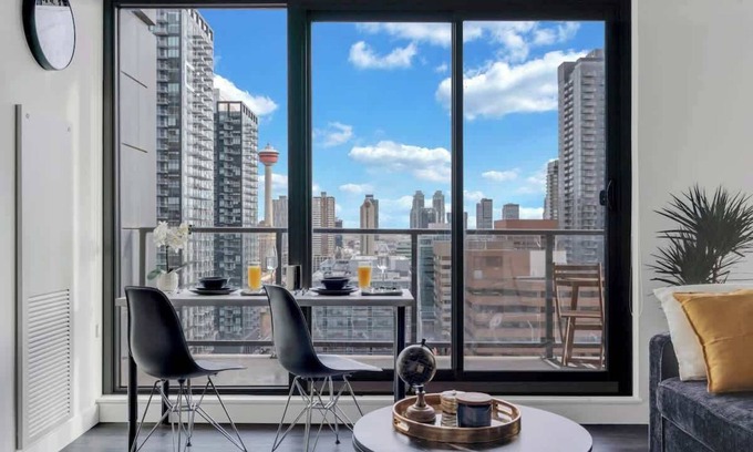 Connaught Apartamento | Sunny Cozy Calgary Tower View