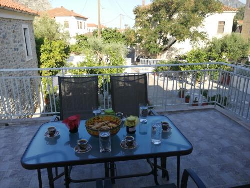 Leonidio Apartamento | Sunny cozy House with grand courtyard