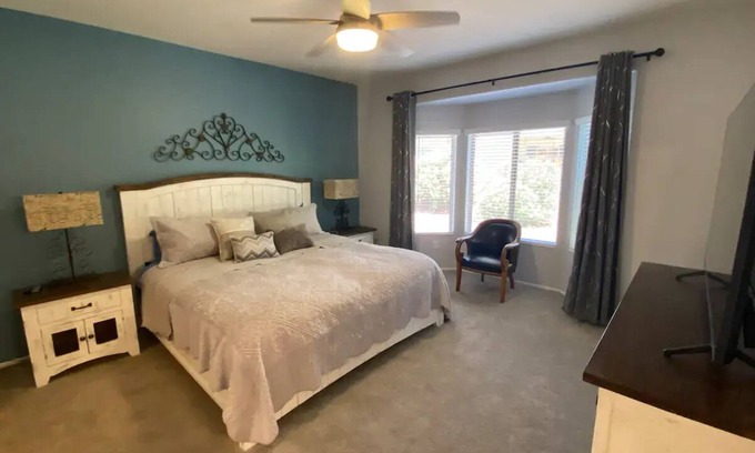Surprise Casa | Sunny Cul De Sac Oasis