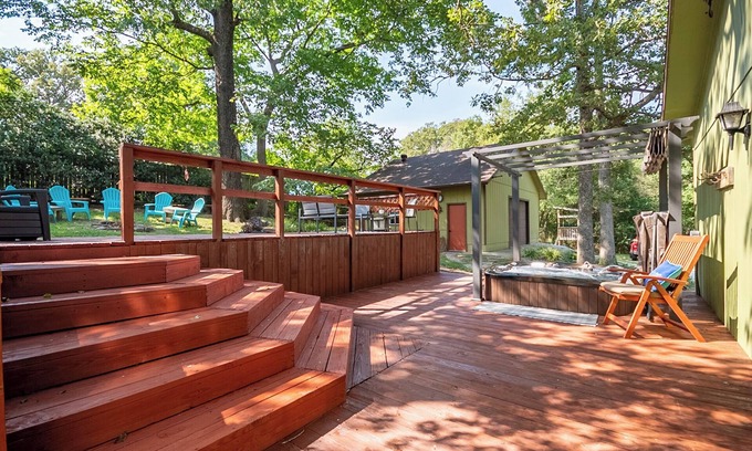 Beaver Shores Cabina | Sunny Days Getaway, Hot Tub/ Fire Pit near Beaver Lake