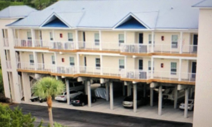 Suwannee Condominio | Sunny Daze Suwannee Cove Condo Overlooking the Gulf