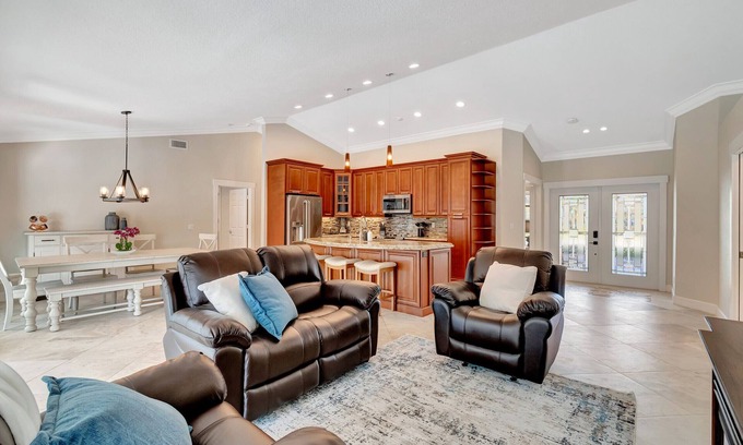 Wellington Casa | Sunny De-Lite! Cozy private pool home retreat 3 mi to WEF in Wellington.