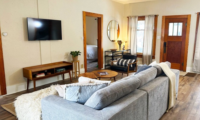 Gunnison Casa | Sunny Downtown Gunnison Retreat