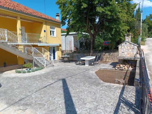 Gornji Karin Apartamento | Sunny Family Apartment