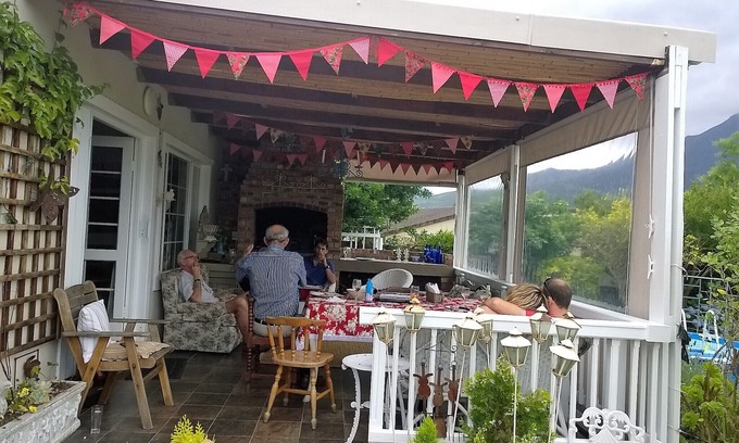 George Casa | Casa soleada, ideal para familias con impresionantes vistas de las montañas Outeniqua.