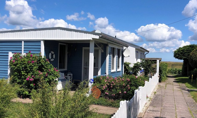 Monkebude Casa | Sunny fisherman's cottage directly on the dike with a view of the lagoon