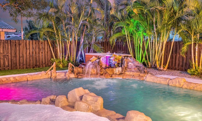 Lighthouse Point Casa | Sunny Florida Escape: Private Heated Pool, Hot Tub, Putting Green, Beach Nearby!