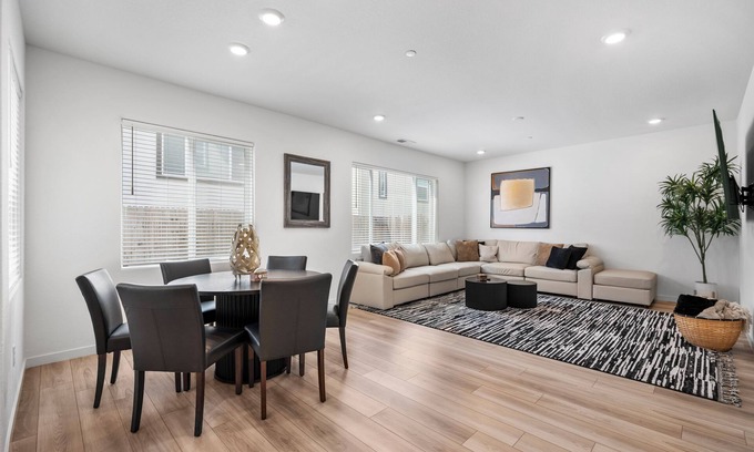 Folsom Casa | Sunny Folsom Escape: Cozy Vibes & Stylish Stay