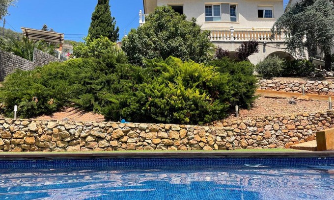 Vallirana Casa | Sunny forest Villa near Barcelona