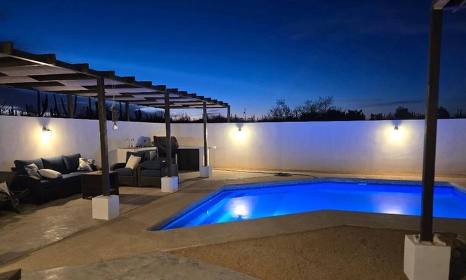 El Centenario Casa | Sunny getaway with pool in El Centenario, 10-15 min to La Paz. 5 min from ocean