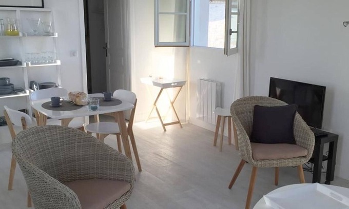 Talmont-Saint-Hilaire Cabaña | Sol radiante: Gîte acogedor en Talmont-Saint-Hilaire con terraza privada y WiFi