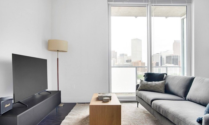 Golden Triangle Apartamento | Sunny Golden Triangle 1BR w/ Gym & Pool nr Art Museum, by Blueground