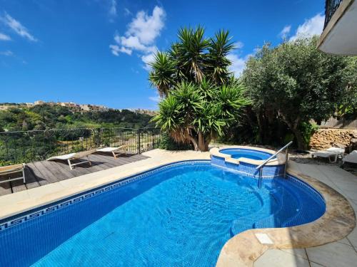 Fontana Cama Y Desayuno | Sunny Gozo Getaway Pool & Easy Check-In