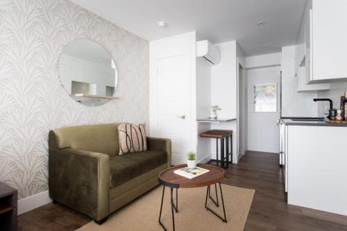 Little Italy Apartamento | Sunny Green Palms Micro Studio with Yard View by Den Stays
