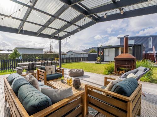 Whangamata Casa | Sunny Hideaway - Whangamata Holiday Home