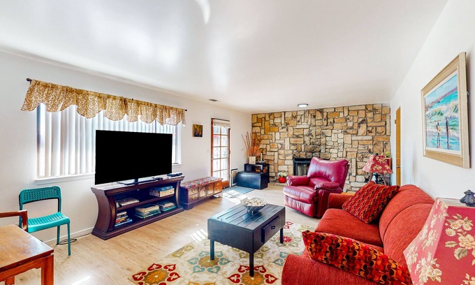 Nipomo Casa | Sunny home near downtown with patio, fireplace, grill, washer/dryer, & Roku