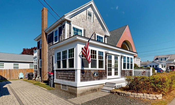 Wells Beach Casa | Sunny home near the sand with bikes, grill, firepit, & balcony- dog-friendly