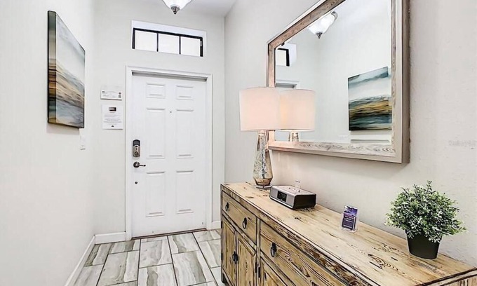 Loughman Casa | Sunny Home w/ pool, hot tub, 12 miles from Disney