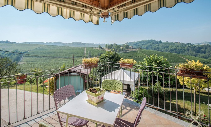 Diano d'Alba Apartamento | Sunny House elegant house with terrace