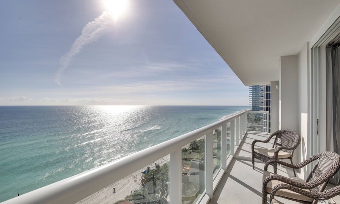 Sunny Isles Beach Apartamento | Sunny Isles Beach Retreat w/ Resort Perks!