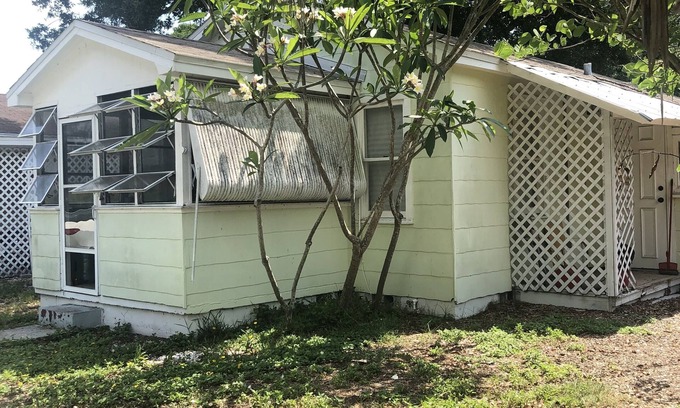 St. Petersburg - Clearwater Cabaña | Sunny little cottage in the heart of St. Petersburg, Florida