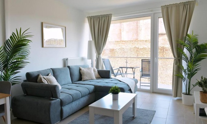Losonci negyed Apartamento | Sunny little home
