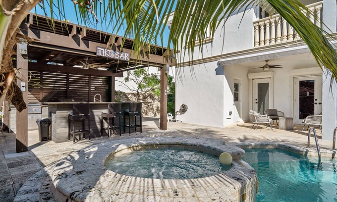 Miami Lakes Casa | Sunny Miami Lakes Getaway with Private Pool