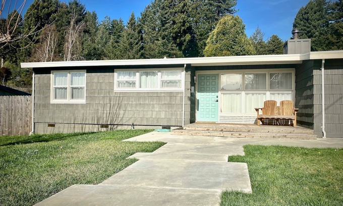 Arcata Casa | Sunny Mid-Century Gem