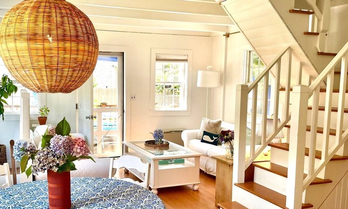 Oak Bluffs Cabaña | Sunny Oak Bluffs cottage minutes from beach