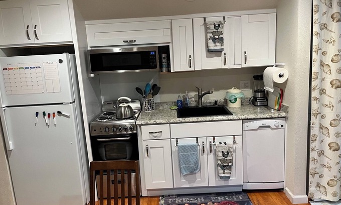 Walnut Creek Casa | Sunny One Bedroom In-law Walking Distance to Public Transit