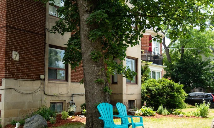 Parkdale Casa | Sunny One Bedroom With Parking