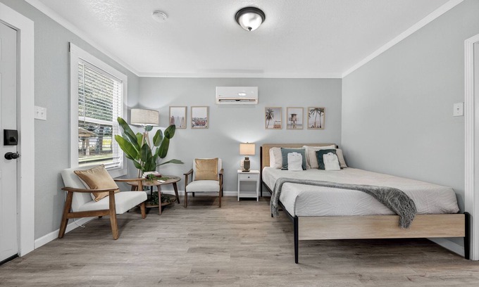 South Pensacola Cabaña | Sunny Pensacola Studio Near Beach & Downtown