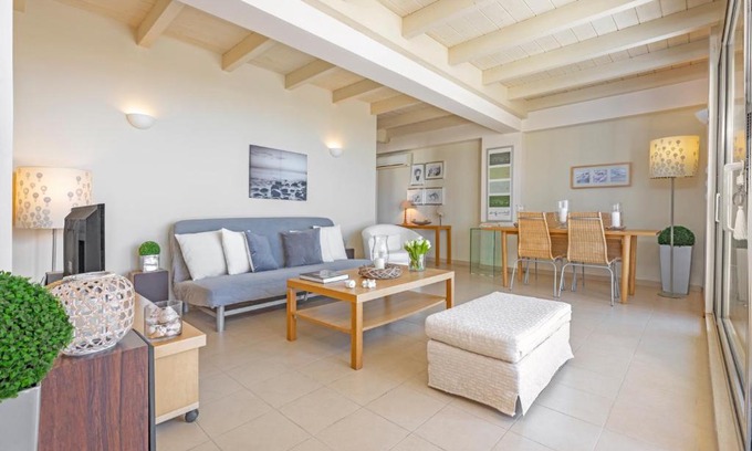 Petaloudes Apartamento | Sunny Penthouse,Modern Amenities+Aegean View