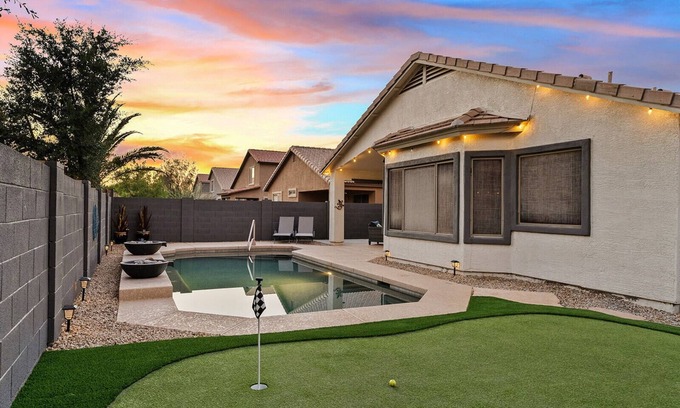 Villages At Queen Creek Casa | Sunny Poolside Golf Haven 4-Bed 2-Bath Heated Pool