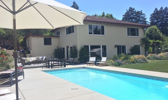 Guerneville Casa | Sunny Hilltop Winecountry Retreat - Su casa privada en la región vinícola