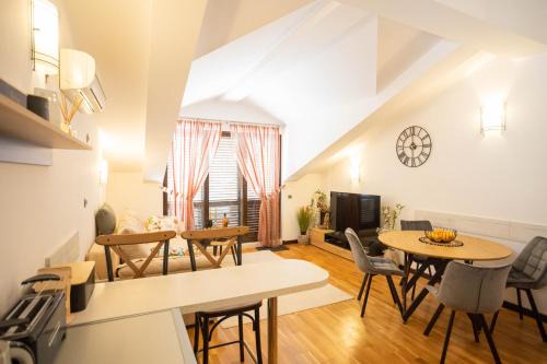 Denovici Apartamento | Sunny Portside Apartment