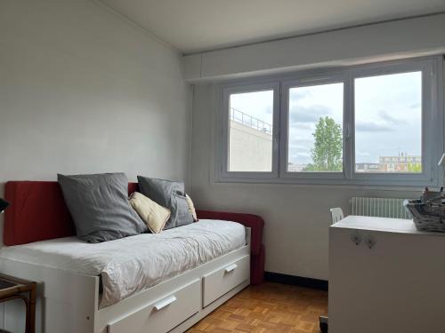 Bois Clos d'Orleans Casa | Sunny Private Bedrooms in Peaceful Shared Flat near Bois de Vincennes