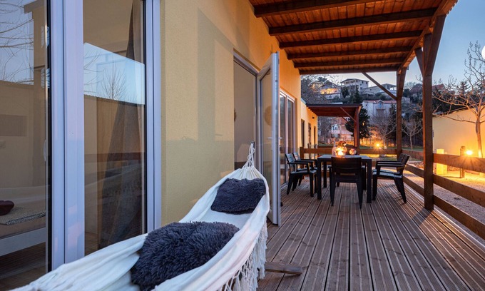 Donji Karin Casa | Sunny Resort 2-bedroom bungalow with sea view